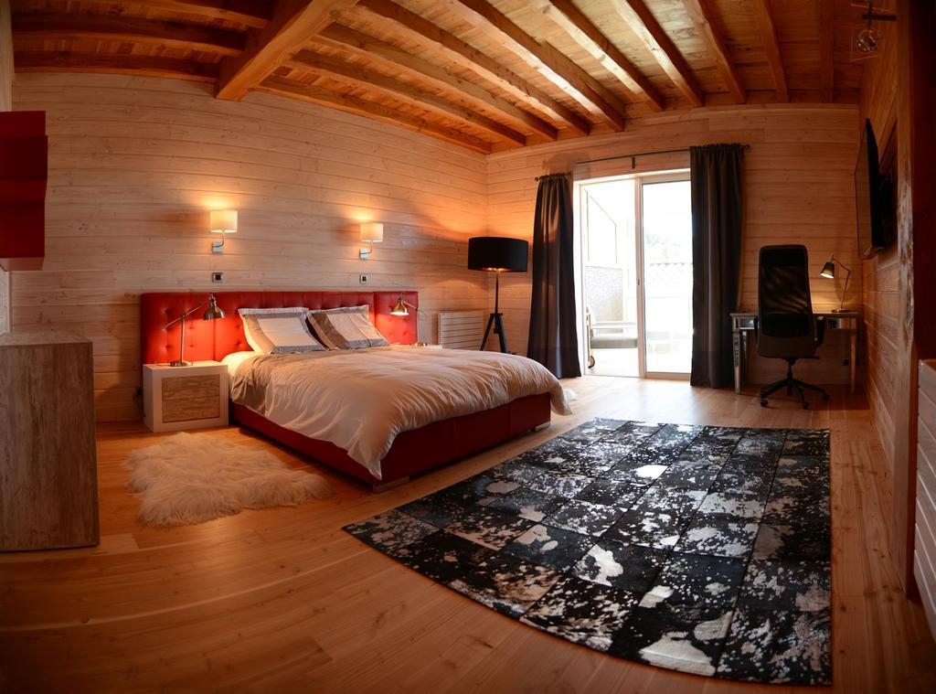 Domaine Du Mont Monnet - Chambre D'Hotes & Gite Longes Exterior foto